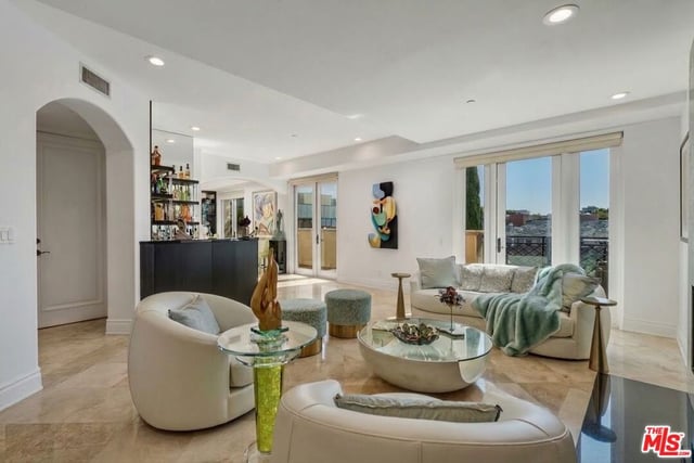137 S Spalding Drive 401, Beverly Hills, CA 90212 — photo 4 of 39