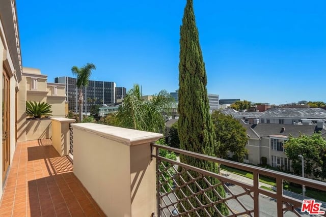 137 S Spalding Drive 401, Beverly Hills, CA 90212 — photo 6 of 39