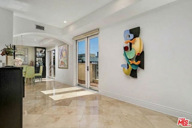 137 S Spalding Drive 401, Beverly Hills, CA 90212 — photo 8 of 39