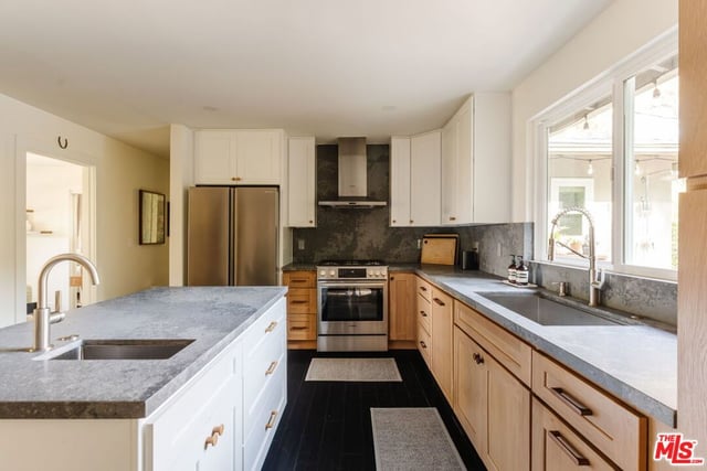 3126 Oakcrest Drive, Los Angeles, CA 90068 — photo 5 of 24