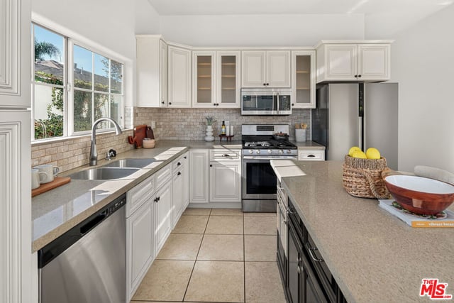1636 Wellesley Avenue, Los Angeles, CA 90025 — photo 11 of 25