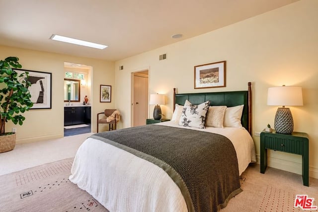 8513 Walnut Drive, Los Angeles, CA 90046 — photo 11 of 21