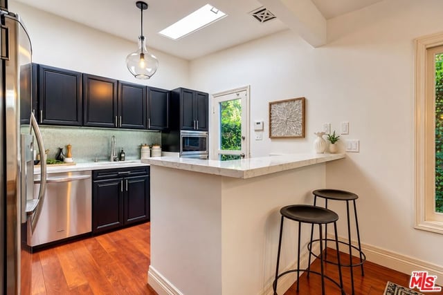 8513 Walnut Drive, Los Angeles, CA 90046 — photo 9 of 21