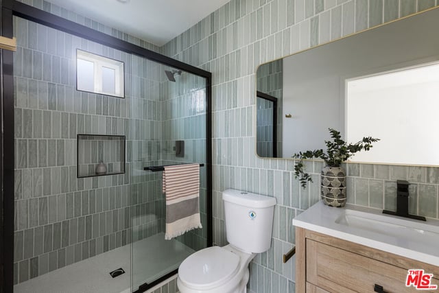 1231 1/2 N June Street, Los Angeles, CA 90038 — photo 19 of 37