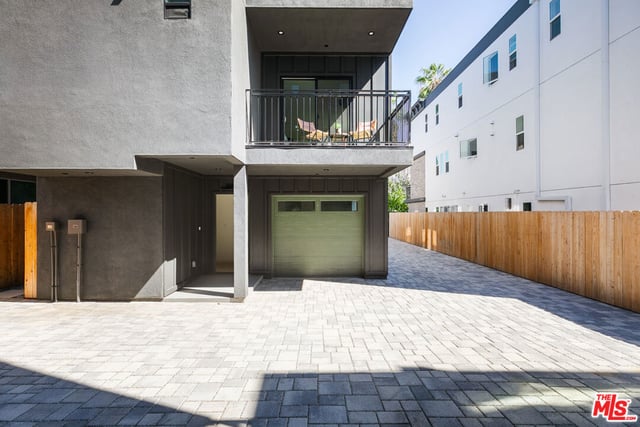 1231 1/2 N June Street, Los Angeles, CA 90038 — photo 34 of 37
