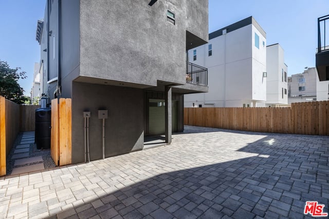 1231 1/2 N June Street, Los Angeles, CA 90038 — photo 35 of 37