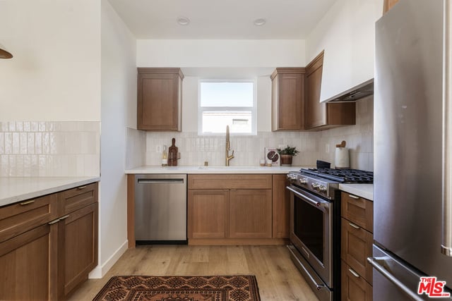 1231 1/2 N June Street, Los Angeles, CA 90038 — photo 5 of 37