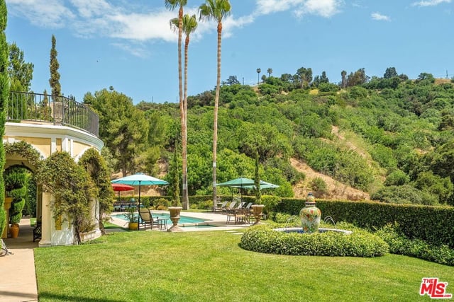 13935 Durham Road, Beverly Hills, CA 90210 — photo 20 of 21