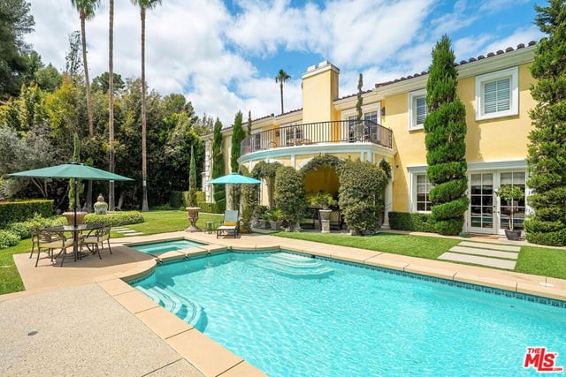 13935 Durham Road, Beverly Hills, CA 90210 — photo 3 of 21