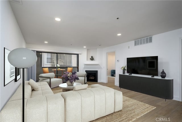 35 Linden 202, Long Beach, CA 90802 — photo 6 of 25