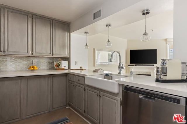 235 Main Street 217, Venice, CA 90291 — photo 14 of 32