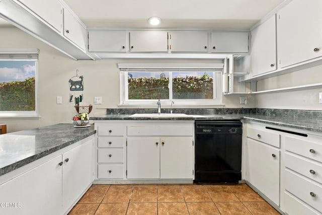 5404 Lafayette Street, Ventura, CA 93003 — photo 8 of 34