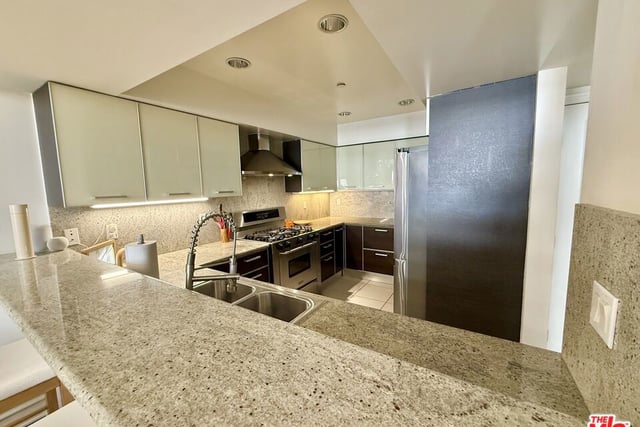 1353 N Fuller Avenue PH2, Los Angeles, CA 90046 — photo 8 of 25