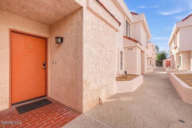 9906 Owensmouth Avenue 14, Chatsworth, CA 91311 — photo 4 of 36