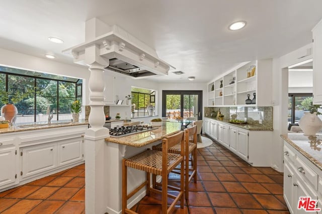 9830 Beeson Drive, Los Angeles, CA 90210 — photo 12 of 36