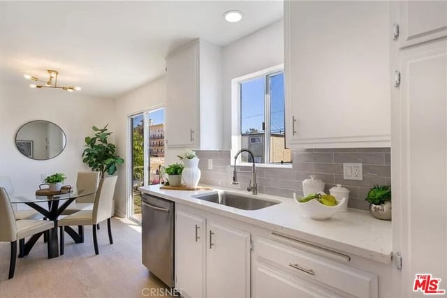 4350 Berryman Avenue 10, Los Angeles, CA 90066 — photo 5 of 21