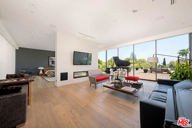 9570 SUNSET Boulevard, Beverly Hills, CA 90210 — photo 17 of 44