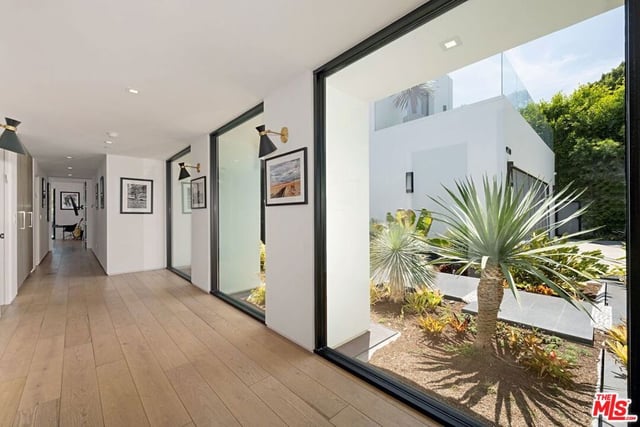 9570 SUNSET Boulevard, Beverly Hills, CA 90210 — photo 27 of 44