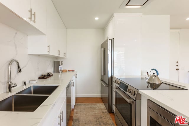 100 S Doheny Drive 811, Los Angeles, CA 90048 — photo 5 of 19