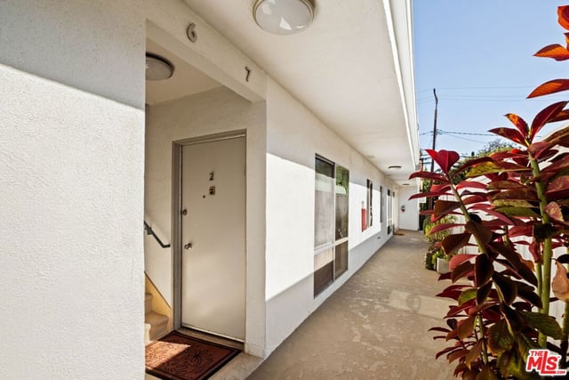 550 N Croft Avenue 2, Los Angeles, CA 90048 — photo 6 of 27