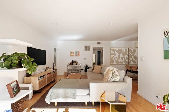 550 N Croft Avenue 2, Los Angeles, CA 90048 — photo 8 of 27