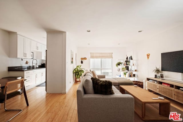 550 N Croft Avenue 2, Los Angeles, CA 90048 — photo 9 of 27