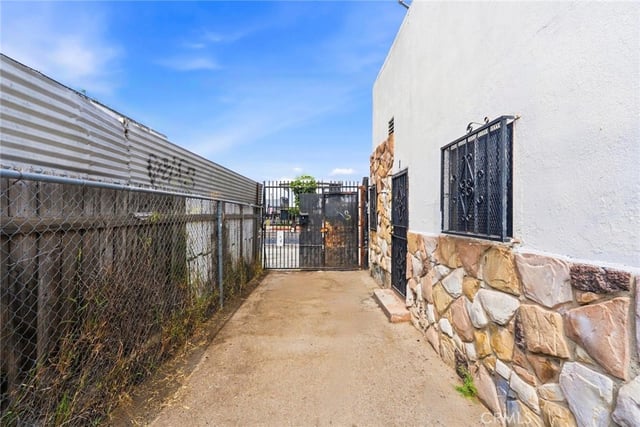 8706 Avalon, Los Angeles, CA 90003 — photo 12 of 13
