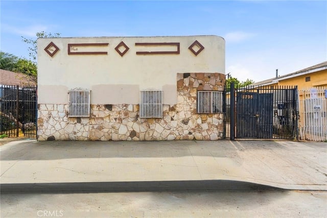 8706 Avalon, Los Angeles, CA 90003 — photo 2 of 13