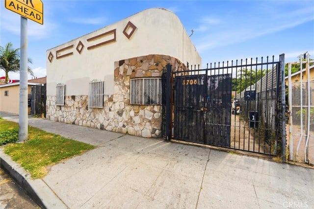 8706 Avalon, Los Angeles, CA 90003 — photo 3 of 13