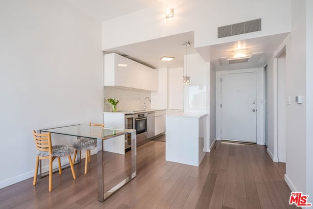 10501 Wilshire Boulevard 1904, Los Angeles, CA 90024 — photo 4 of 24