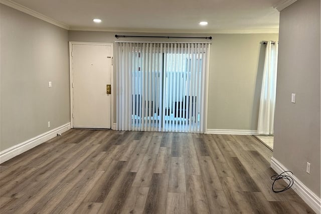 121 Sinclair 122, Glendale, CA 91206 — photo 2 of 15