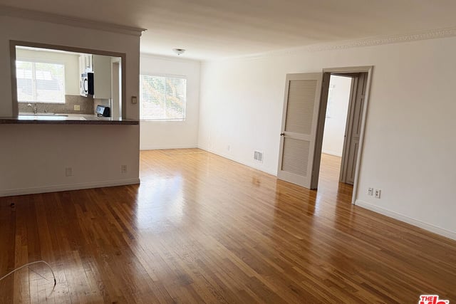 1225 Sunset Plaza Drive 2, West Hollywood, CA 90069 — photo 12 of 19