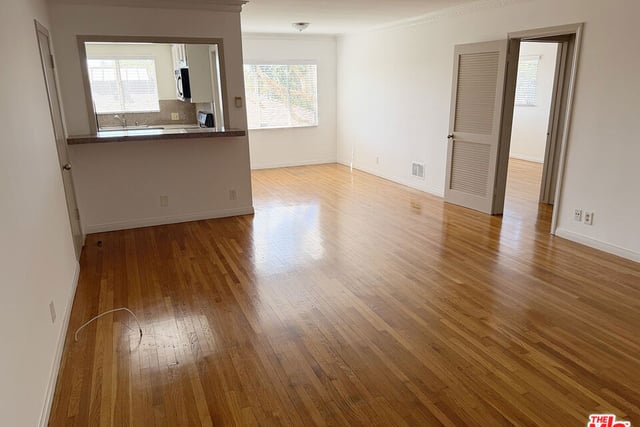 1225 Sunset Plaza Drive 2, West Hollywood, CA 90069 — photo 13 of 19