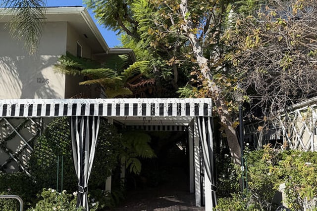 1225 Sunset Plaza Drive 2, West Hollywood, CA 90069 — photo 8 of 19