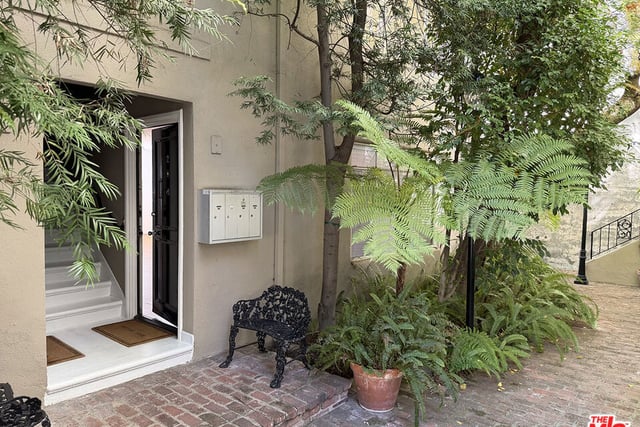 1225 Sunset Plaza Drive 2, West Hollywood, CA 90069 — photo 9 of 19