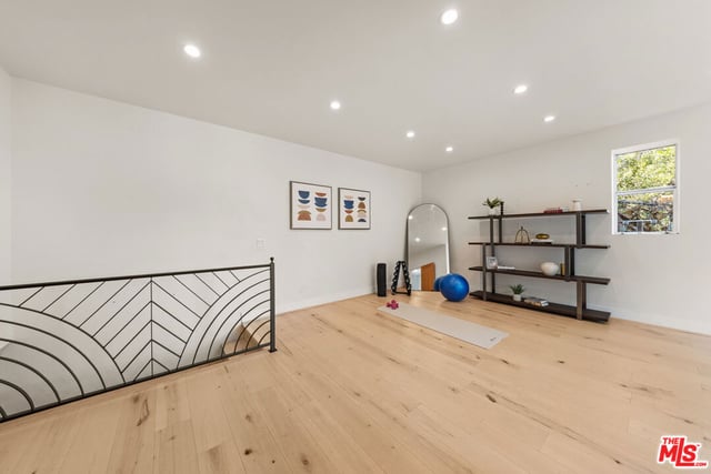 2927 Park Center Drive, Los Angeles, CA 90068 — photo 7 of 53