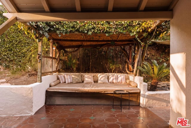 6484 Ivarene Avenue, Los Angeles, CA 90068 — photo 17 of 23