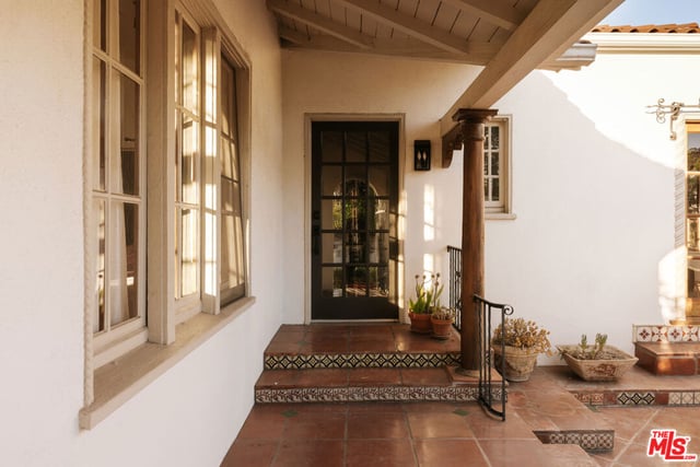 6484 Ivarene Avenue, Los Angeles, CA 90068 — photo 3 of 23