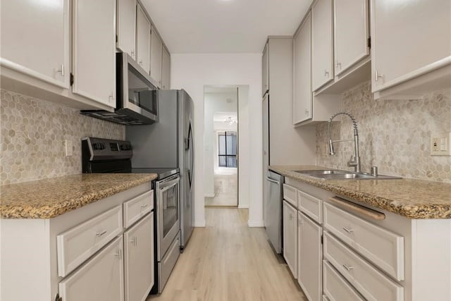 7300 Franklin Avenue 354, Los Angeles, CA 90046 — photo 7 of 19