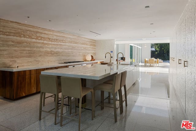 400 Castle Place, Beverly Hills, CA 90210 — photo 15 of 45