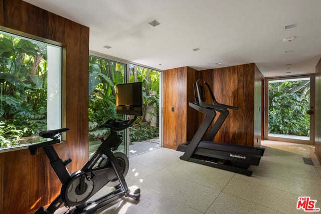 400 Castle Place, Beverly Hills, CA 90210 — photo 32 of 45
