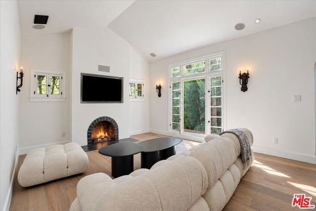 934 N Sweetzer Avenue, West Hollywood, CA 90069 — photo 21 of 35