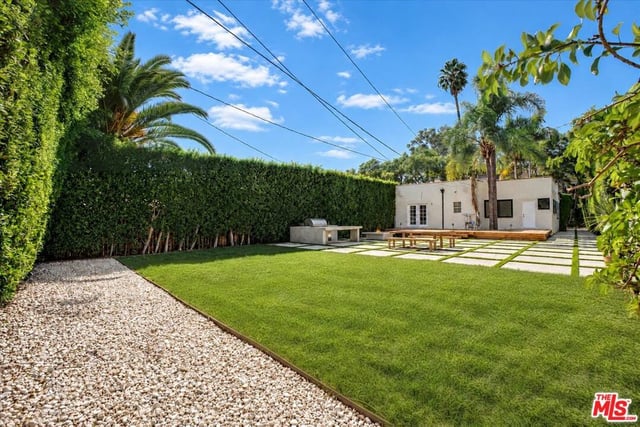 934 N Sweetzer Avenue, West Hollywood, CA 90069 — photo 31 of 35