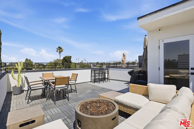 6716 N Royce Lane, Van Nuys, CA 91411 — photo 11 of 28