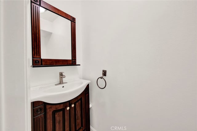 9745 Via Roma, Burbank, CA 91504 — photo 8 of 25