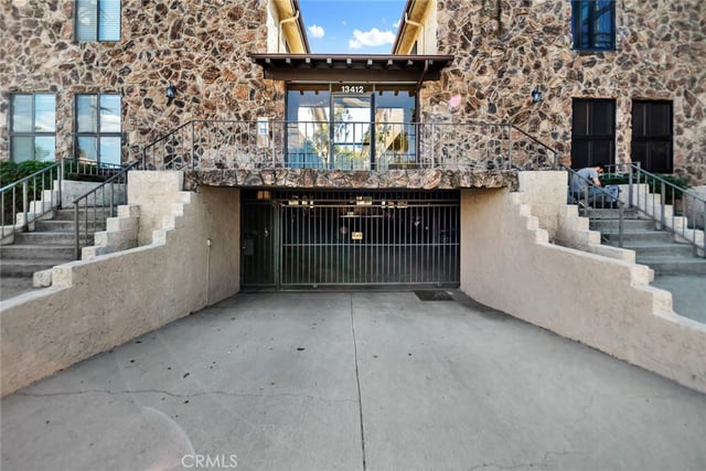 13412 Burbank #2, Sherman Oaks, CA 91401 — photo 3 of 22