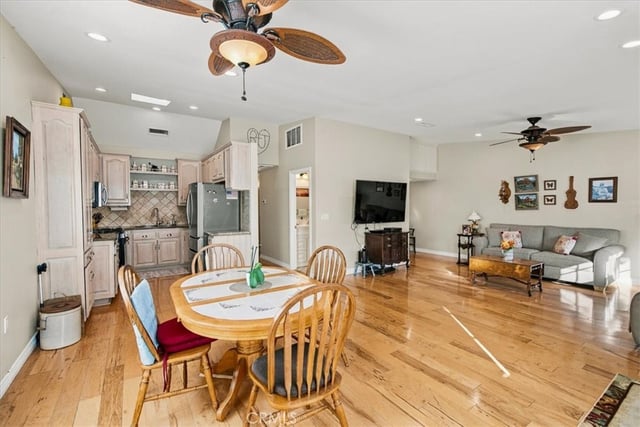 19237 Avenue Of The Oaks D, Newhall, CA 91321 — photo 5 of 22
