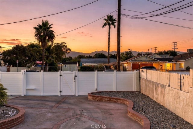 10481 Remick Ave, Pacoima, CA 91331 — photo 4 of 40