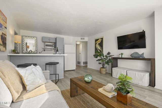 261 Hollywood Boulevard, Oxnard, CA 93035 — photo 7 of 44