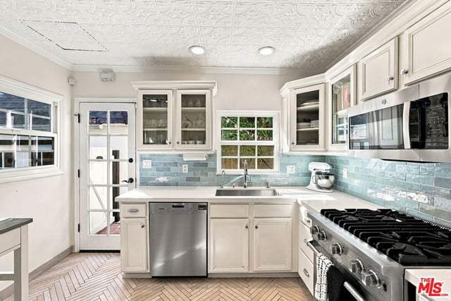 8266 Clinton Street, Los Angeles, CA 90048 — photo 13 of 40